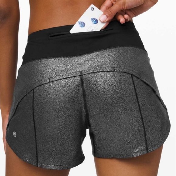 lululemon athletica Pants - SIZE 6. Lululemon Speed Up short Luminosity foil print.